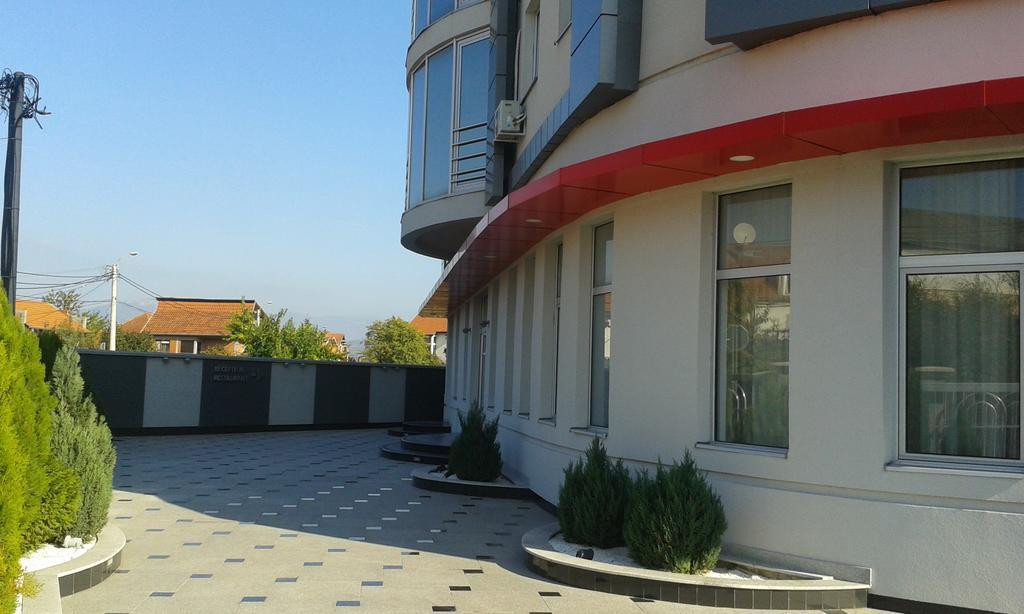 Garni Uni Elita Lux Hotel Ni Exterior foto