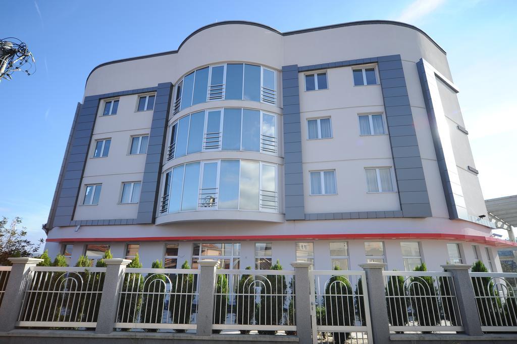 Garni Uni Elita Lux Hotel Ni Exterior foto