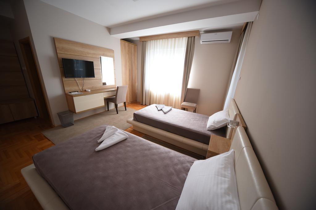 Garni Uni Elita Lux Hotel Ni Exterior foto