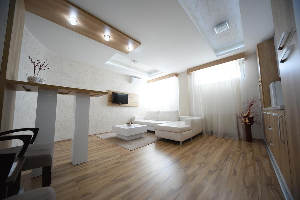 Garni Uni Elita Lux Hotel Ni Exterior foto